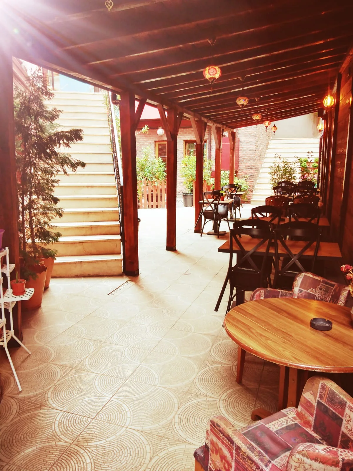 Kayıbeyi Hotel bahçe ve açık oturma alanı